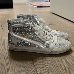 Size 36 never worn golden goose high tops! Super cute!